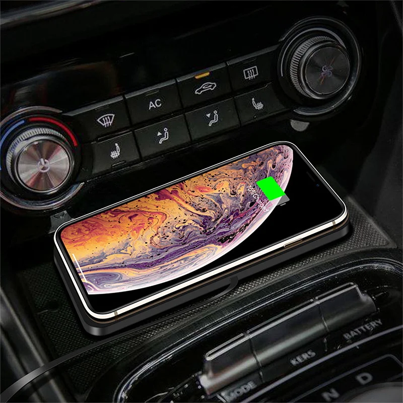 Wireless Car Charging Stand 10W Non-slip Car Phone Holder Wireless Charger Pad Fast Charging Pad For iPhone 12 11 Pro XR Samsung