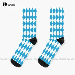 Oktoberfest calze bavaresi con motivo a diamante diagonale grande blu e bianco calze lunghe nere personalizzate stampa digitale personalizzata a 360 °