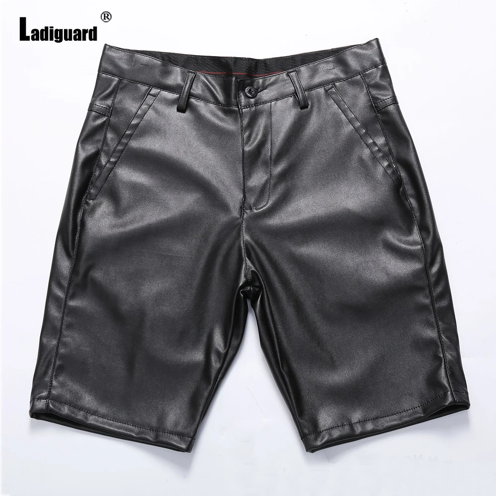 2025 Sexy Dance Club Men's Pu Leather Shorts Punk Style Fashion Zipper Pockets Knee Length Pants New Faux leather Bermuda Shorts