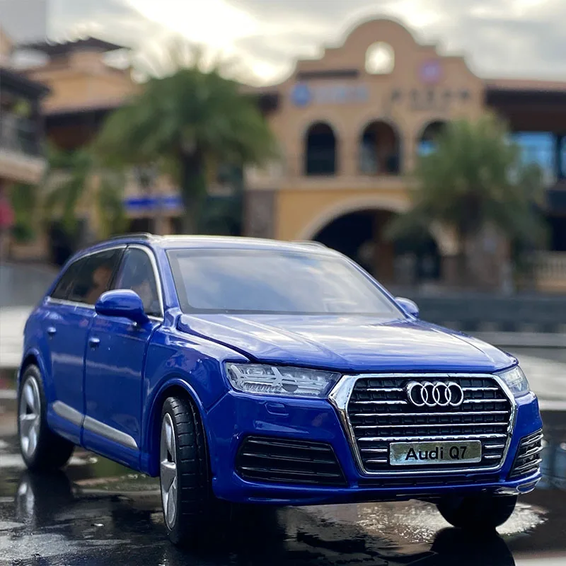 Échelle 1:32 Audi Q7 Sport SUV modèle de voiture en alliage avec traction son arrière lumière enfants cadeau Collection jouet moulé sous pression