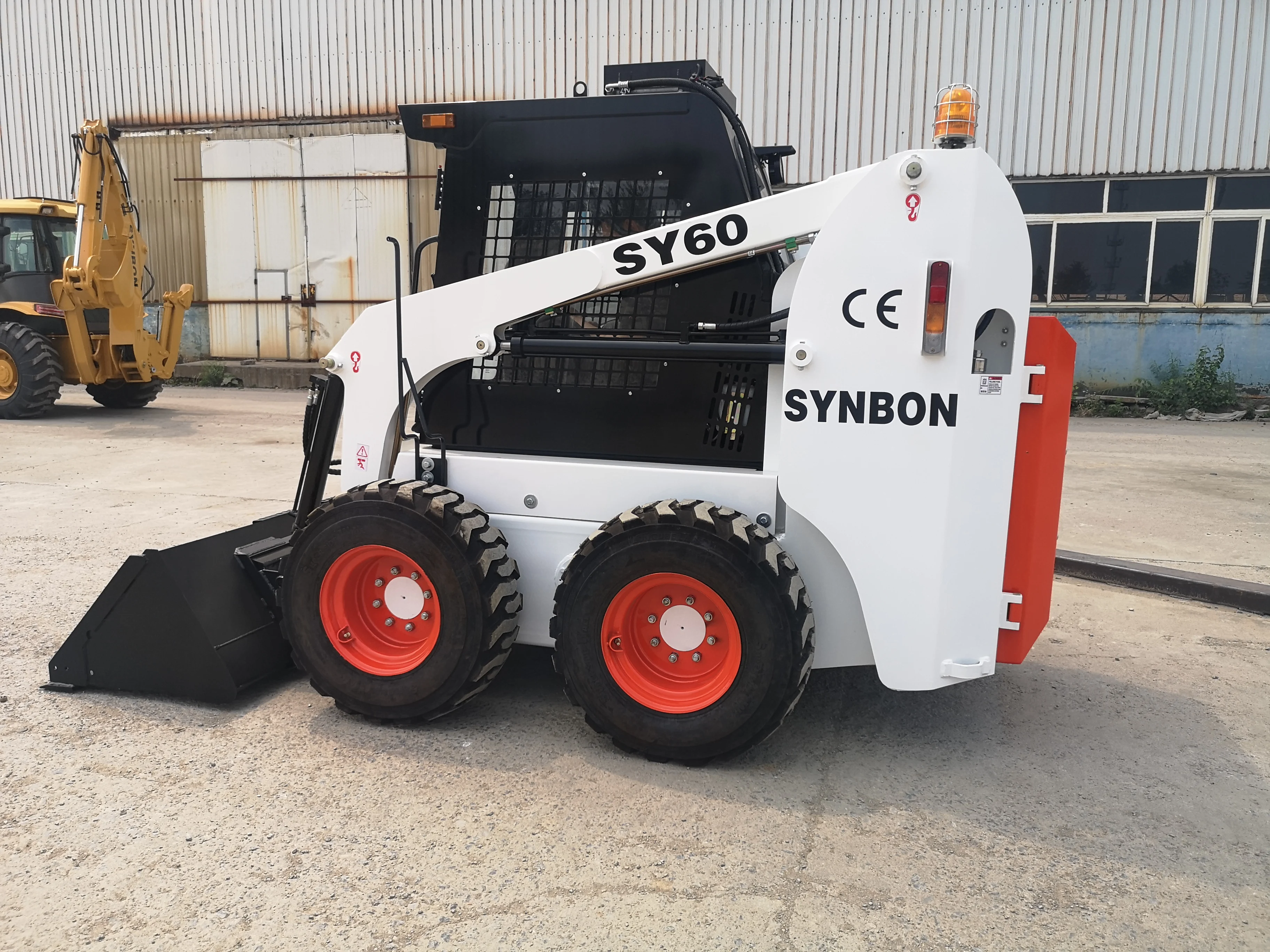SYNBON Mini  Skid Steer Backhoe Loader Wheeled Loading 850kg With Optional Attachments