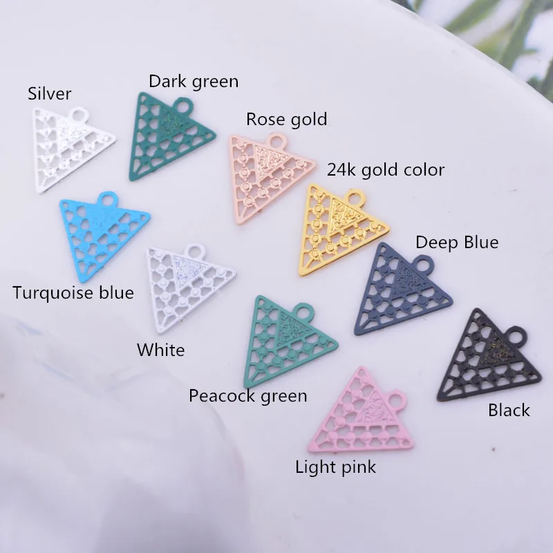 100 Stück AC11639 10*12mm Filigrane Mini-Dreieck-Anhänger aus Metall-Messing, Dünne Geometrische Anhänger für DIY-Schmuck- und Ohrringherstellung – Detail 3