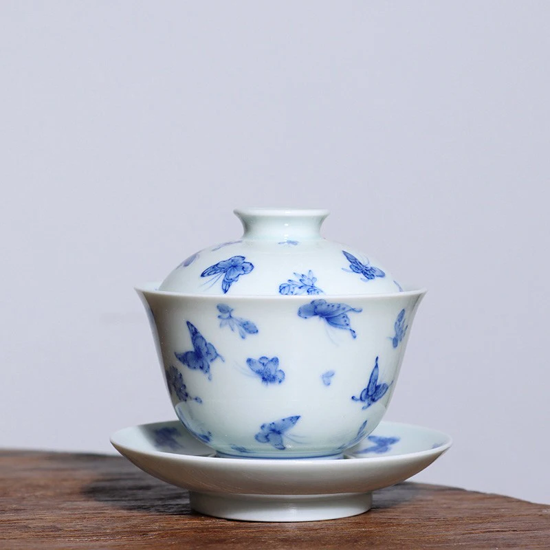 |Two mu maintain jingdezhen manual hand draw three butterflies to tureen tea bowl under the blue and white glaze