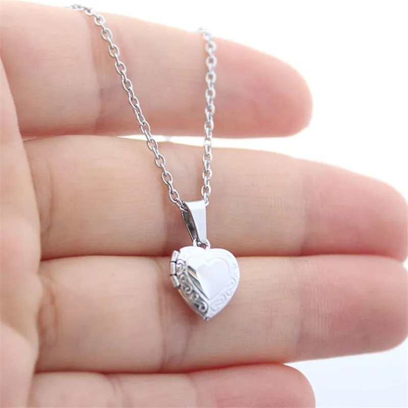 Steel Color Stainless Tiny Heart Photo Frame Pendant Necklace Love Heart Charms Floating Locket Necklaces Women Memorial Jewelry