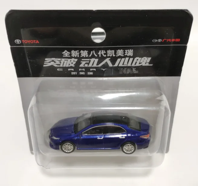 Original  1:64 Toyota Camry eighth generation car model  GAC Collect die casting alloy trolley model