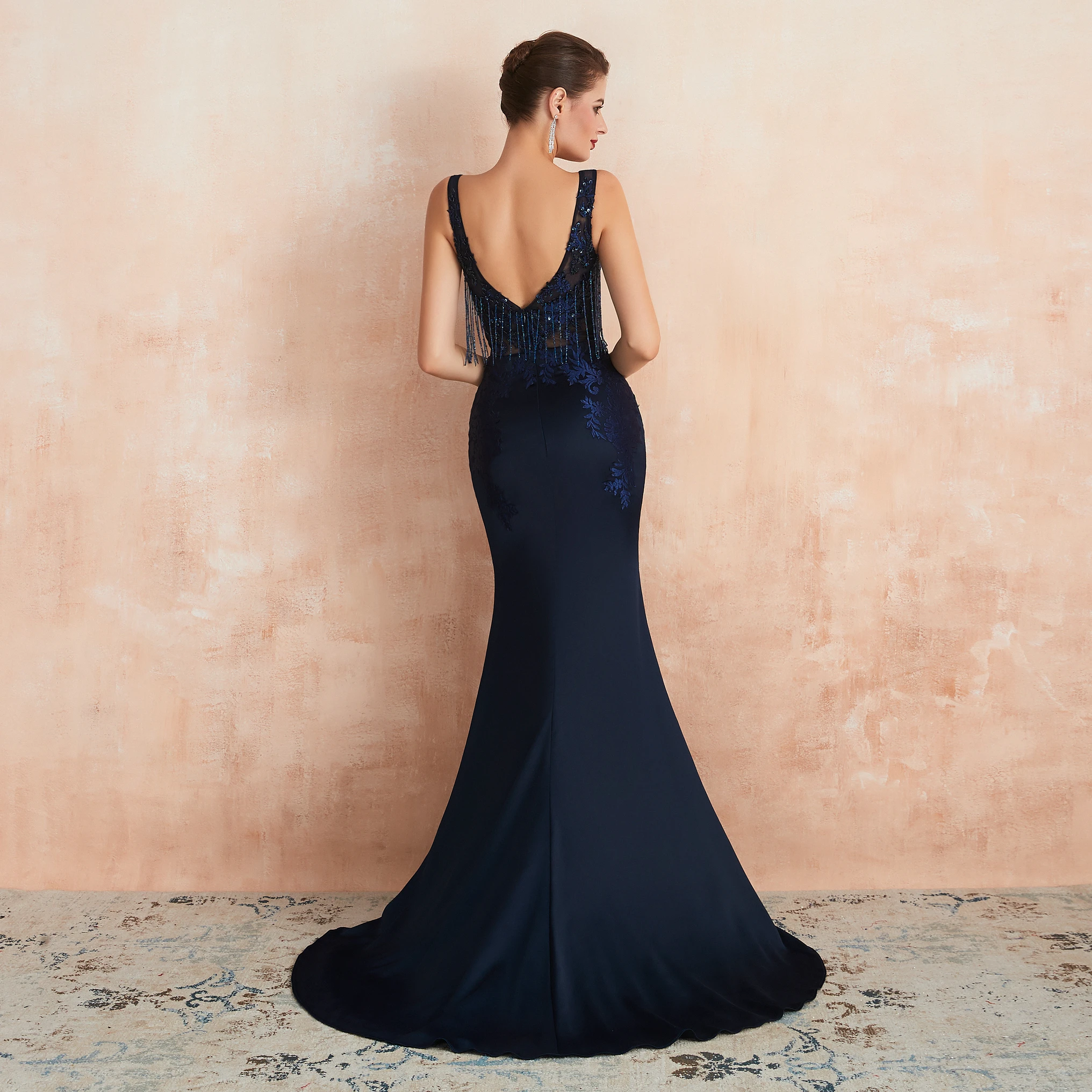 JaneVini Vintage Navy Blue Long Prom Dresses Mermaid 2019 Scoop Neck Tassel Beading Backless Satin Dress Vestido Para Formatura