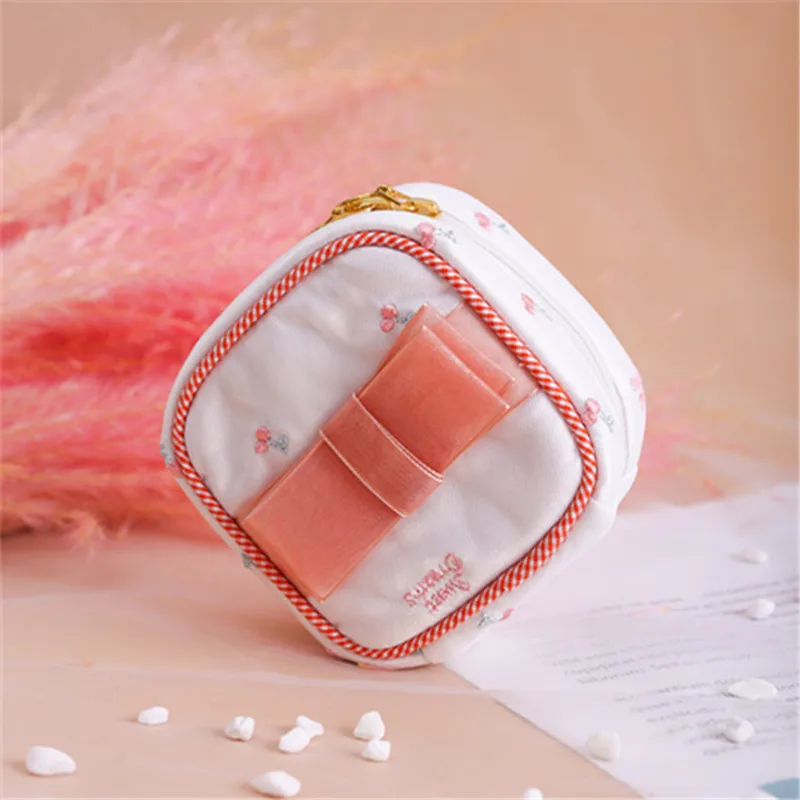 Embroidery jewelry box travel portable mini square jewelry box ring nail earring necklace storage bag