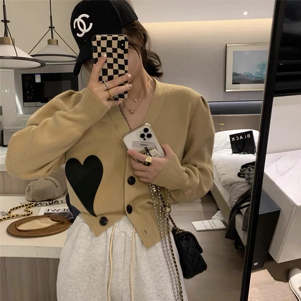 2021 Autumn Winter Women V-Neck Knit Cardigan Heart Patch Ladies Long Sleeve Single-Breasted Sweater Outwear Female Knitwear Top