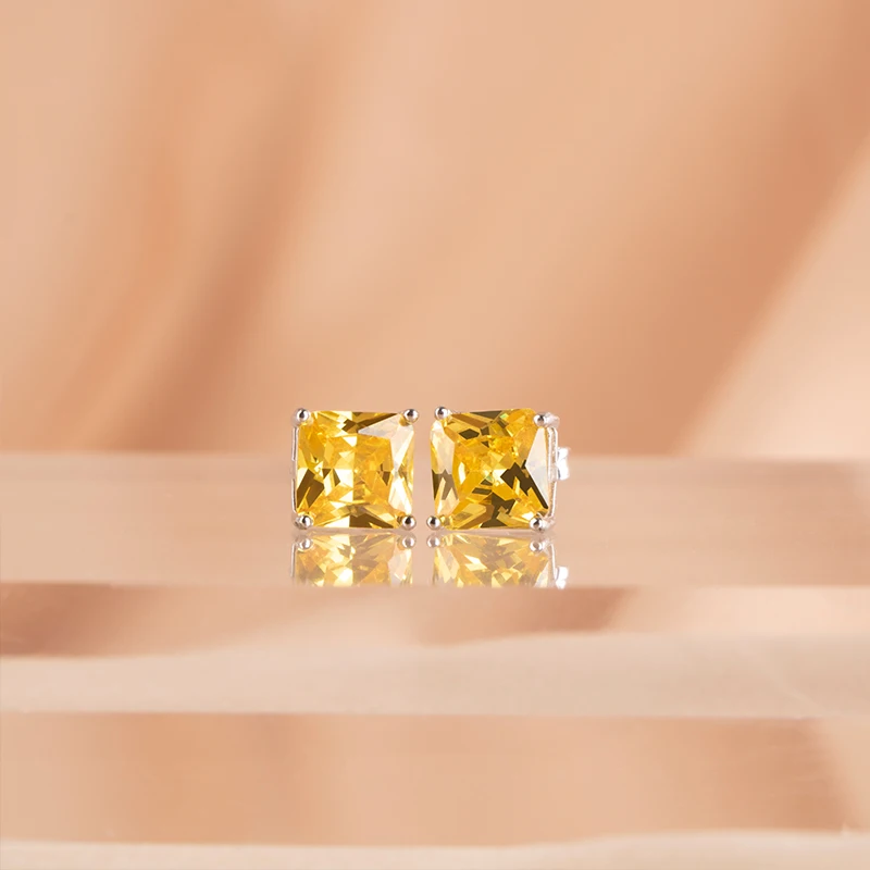 Женские серьги-гвоздики из серебра с драгоценными камнями 7 х7 мм