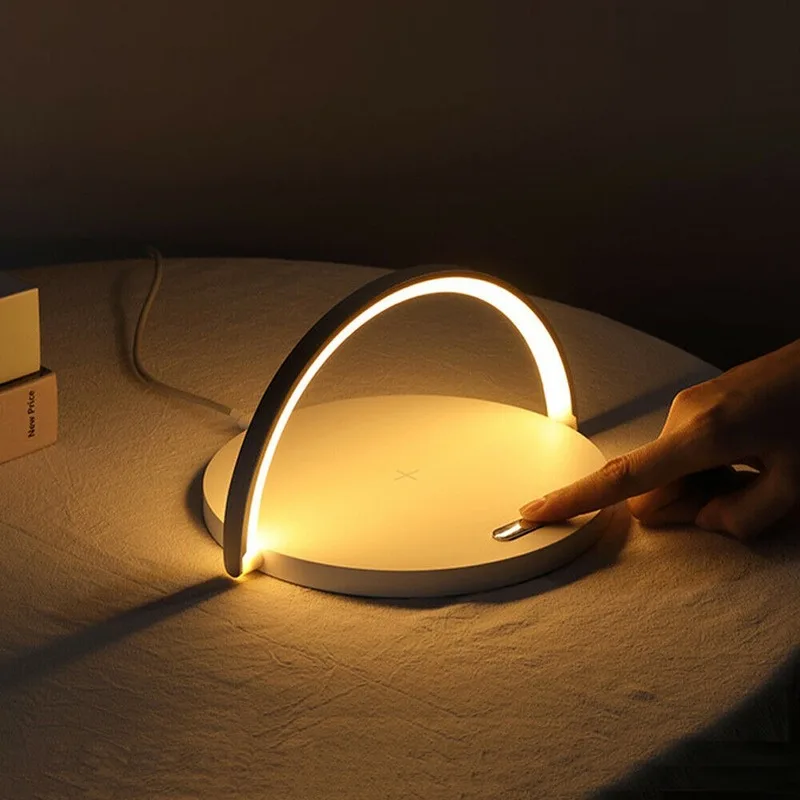 10 واط شاحن لاسلكي سريع LED لمبة مكتب سريع شاحن لاسلكي حامل هاتف قابل للتعديل شحن الجدول السرير ضوء الليل
