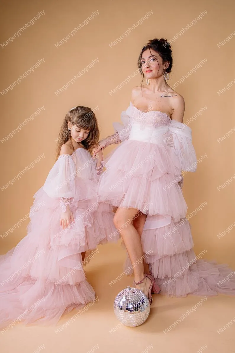 Cute Pink Tulle Mother And Daughter Photo Shoot   Dressing Gowns Puffy Sleeves Hi Low Tiered With Train   Dresses