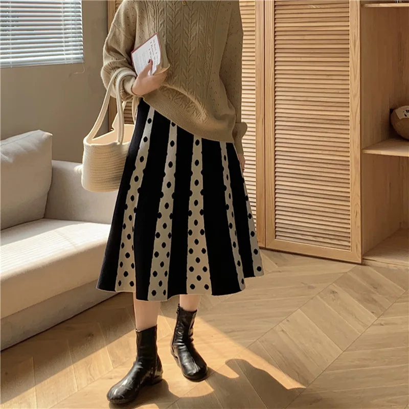 REALEFT 2021 New Winter Women's Knitting Skirts Vintage Dots Patchwork High Waist Warm Thicken Elegant A-Line Long Skirts Female