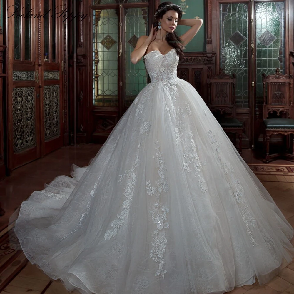 Lceland Poppy Customized Ball Gown Strapless Lace Wedding Dresses Sleeveless Illusion Bridal Gowns with Chapel Train