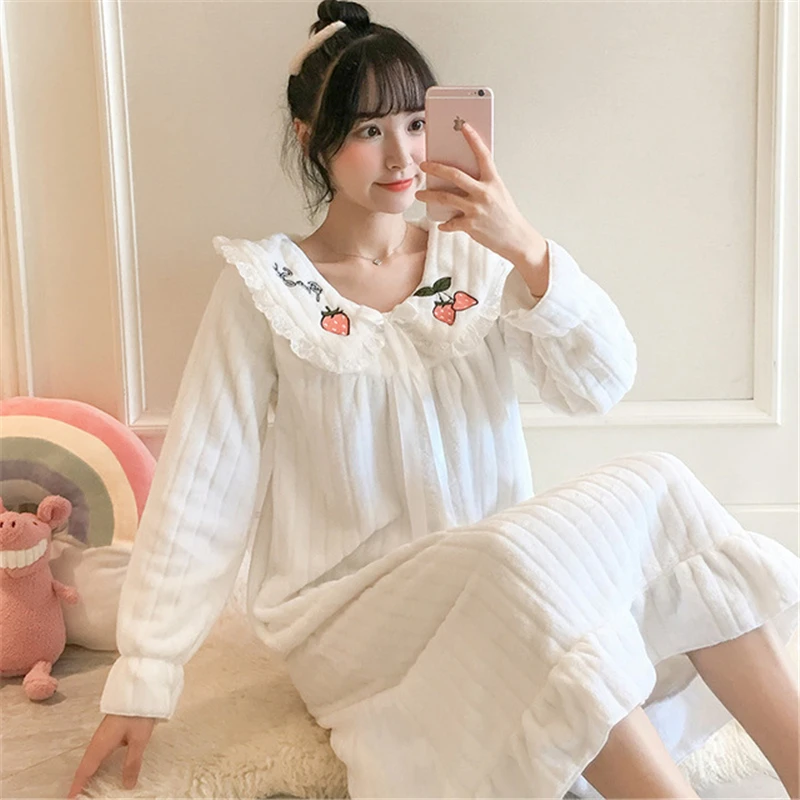 Thick nightdress female autumn/winter flannel simple lace court style sleepwear Korean sexy nightgown basic for pregnant women