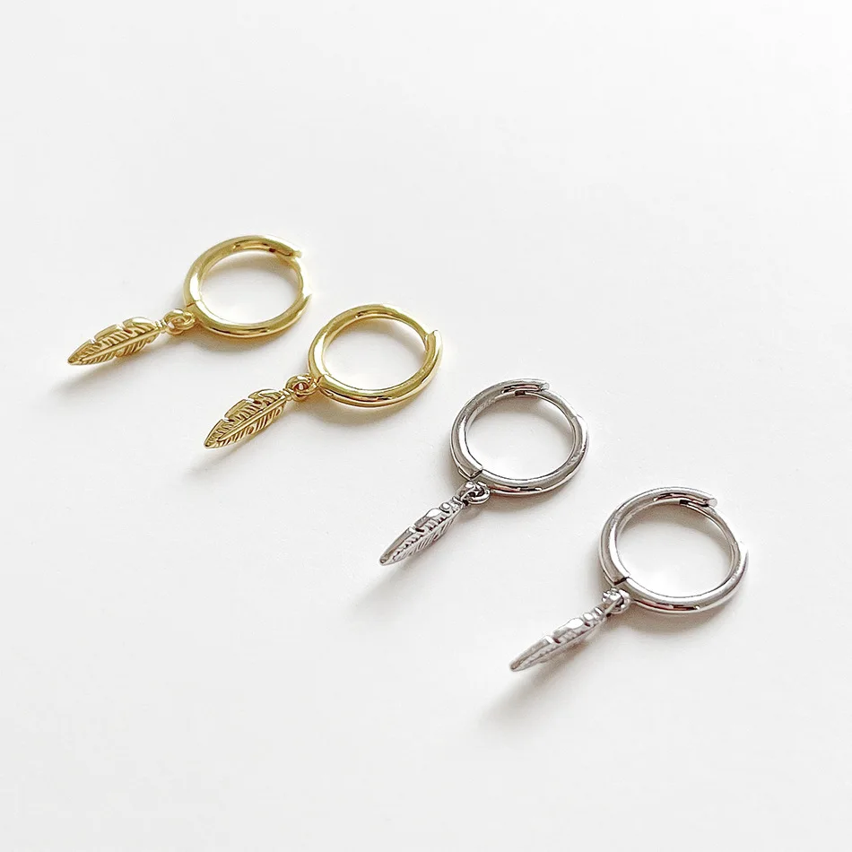 Küçük 18K altın sevimli 100% REAL.925 ayar gümüş melek kanatları yıldız kuşlar tüy yaprak döngü Hoop huggie küpe takı TLE2242