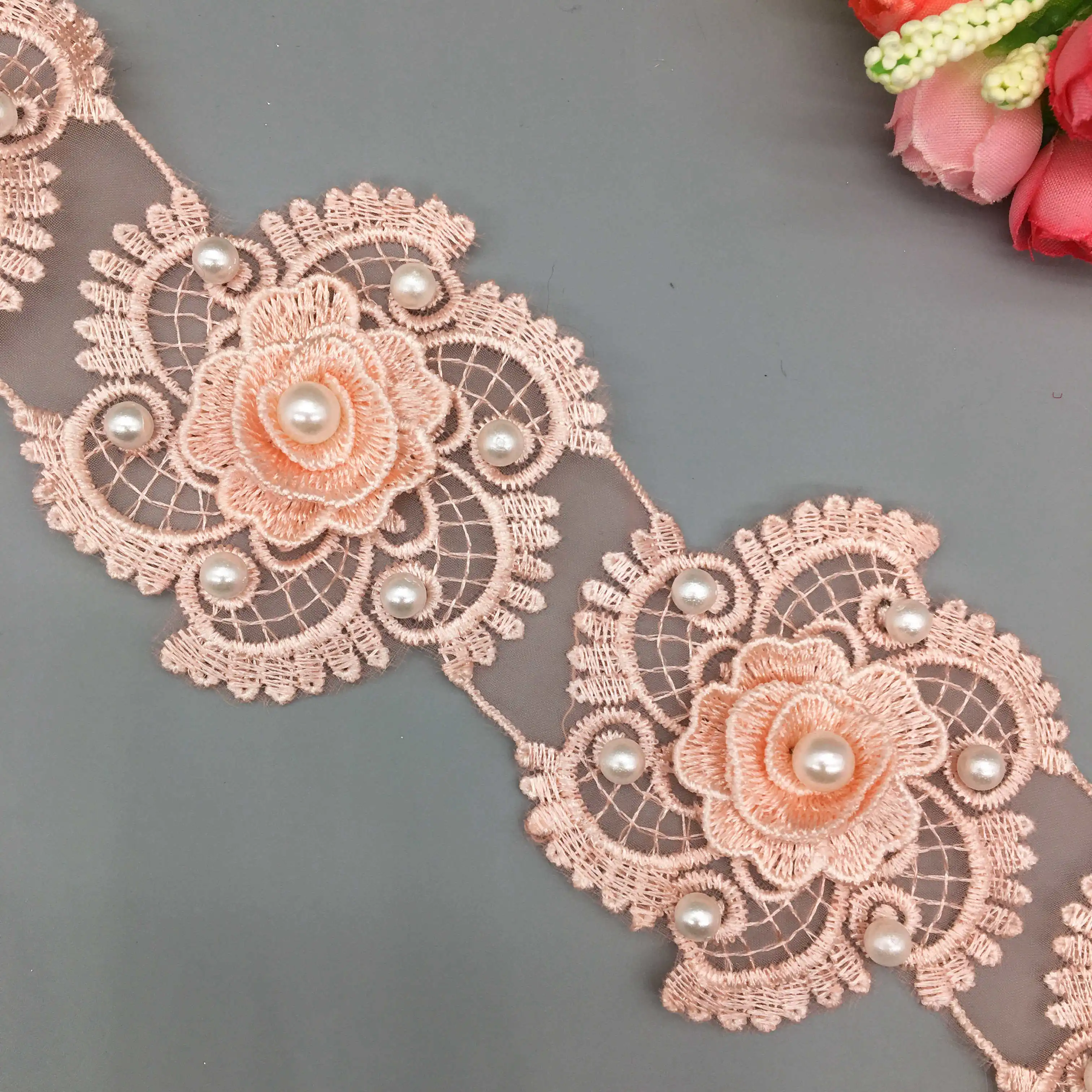 1 Yard 7CM nastro di pizzo rosa perla fiore rosa ricamato pizzo Patch Patch tessuto cucito mestiere Costume abito da sposa decorazione