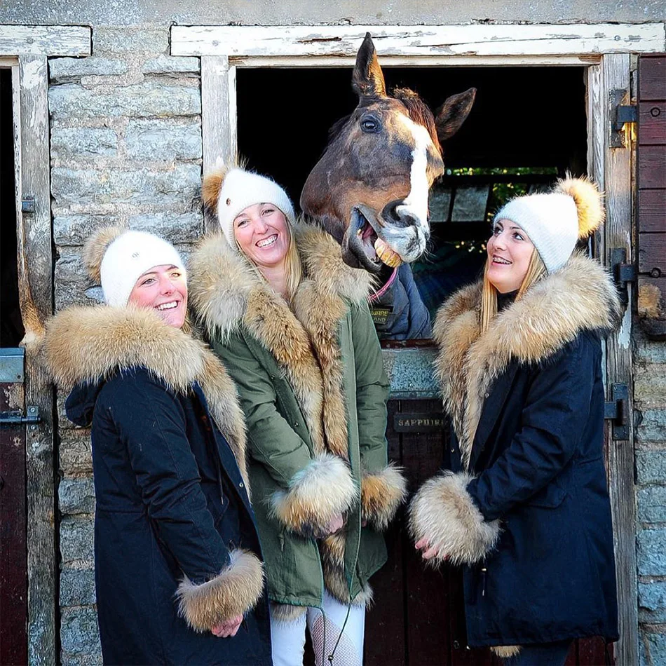 Maomaokong Fodera in vera pelliccia naturale Giacca invernale da donna Cappotto lungo in pelliccia di volpe Collo in pelliccia di procione Parka impermeabile nero spesso con cappuccio