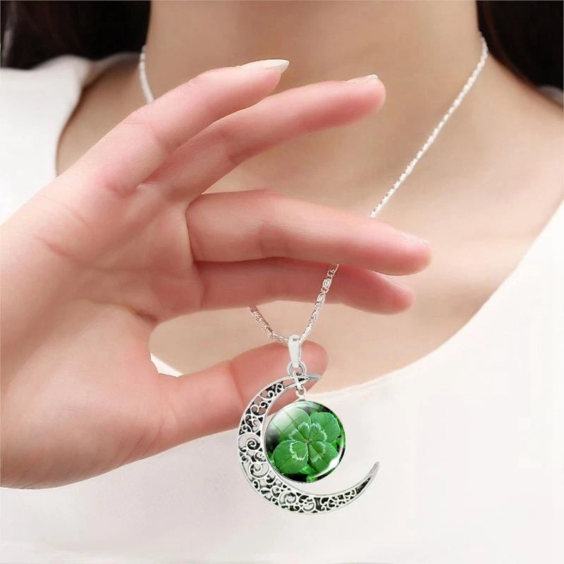 St. Patrick Day Natural Four-leaf Clover Jewelry Glass Cabochon Crescent Moon Necklace Lucky Fashion Accessories for Women