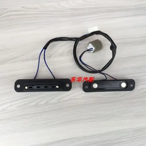 

Suitable for Dongfeng DFM popular Lingzhi M3V3M5 middle door contact switch door to open the door light switch