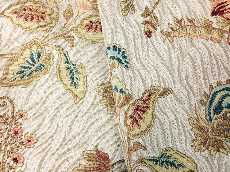 Klassischer amerikanischer Blumenmuster-Chenille-Polyester-Gewebebezug für Sofas, antikes Design, Polsterstoff für Sessel, 140 cm Breite, Verkauf nach Meter. – Detail 2