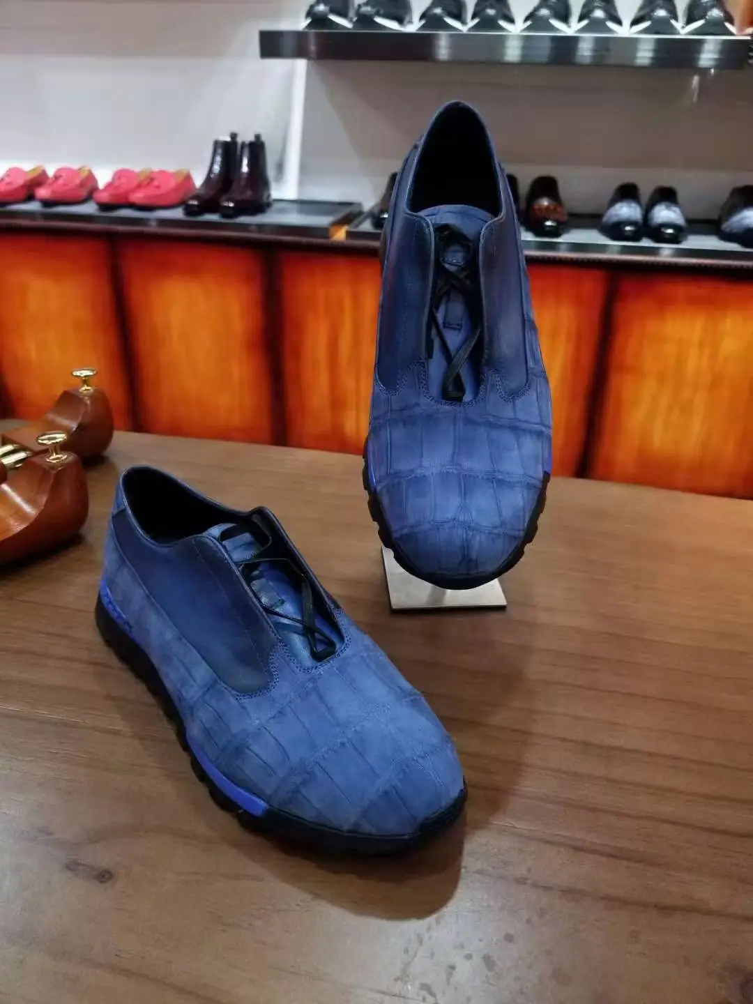 

Genuine crocodile skin belly leather men fashion shoe sneaker deep blue suede alligator skin men leisure loafer shoe