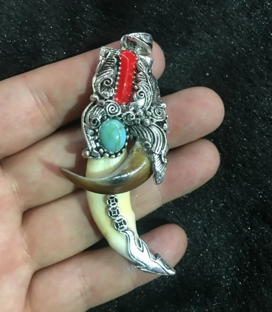 Tibetan antiques Wolf\'s teeth Bear claw Tibetan silver mosaic turquoise amulet