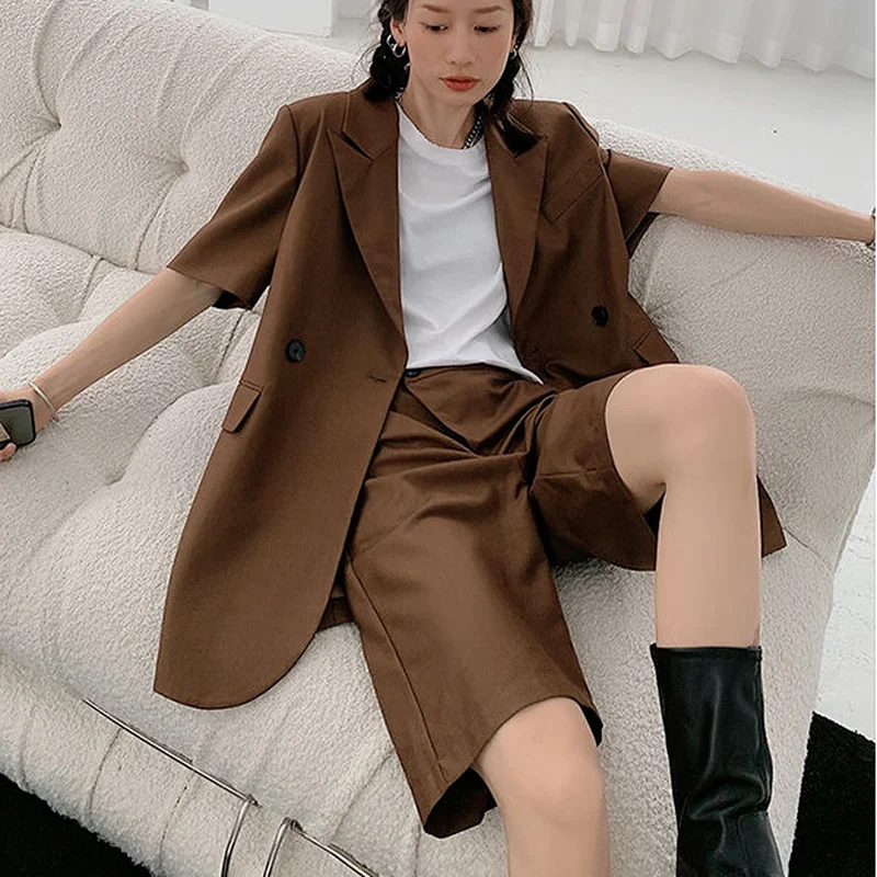 Completi da donna Completi estivi Solid Long-style Office Lady Stile coreano con intaglio Design semplice Giacca ampia e pantaloncini puri 2 pezzi