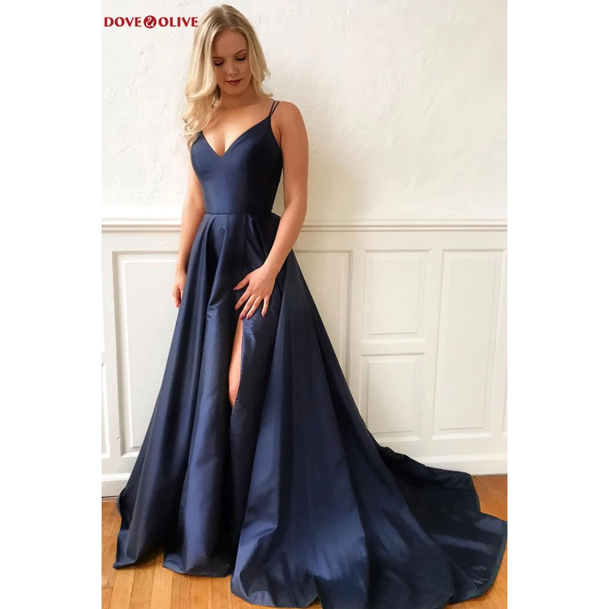 

Navy Blue Evening Dresses 2021 Long Elegant Satin Front Slit Simple Prom Gowns Sweep Train Deep V Neck Spaghetti Straps Party