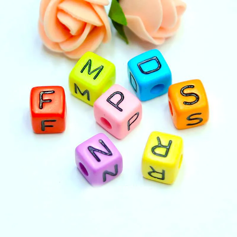 

Classical Mix Solid Colors 10mm Cube Acrylic Letter Beads 550pcs/Lot Plastic Square English Alphabet Jewelry Bracelet Spacer