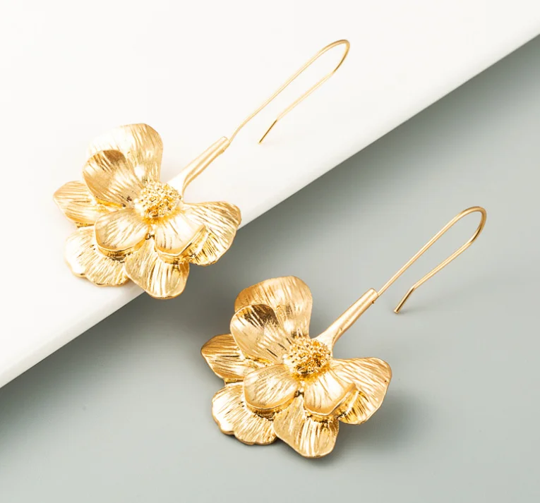 

Free Shipping HER020 100 Pairs/lot Golden Alloy Floral Earrings Ear Nail Fashion Earrings Women Wearing Jewelry Wholesale