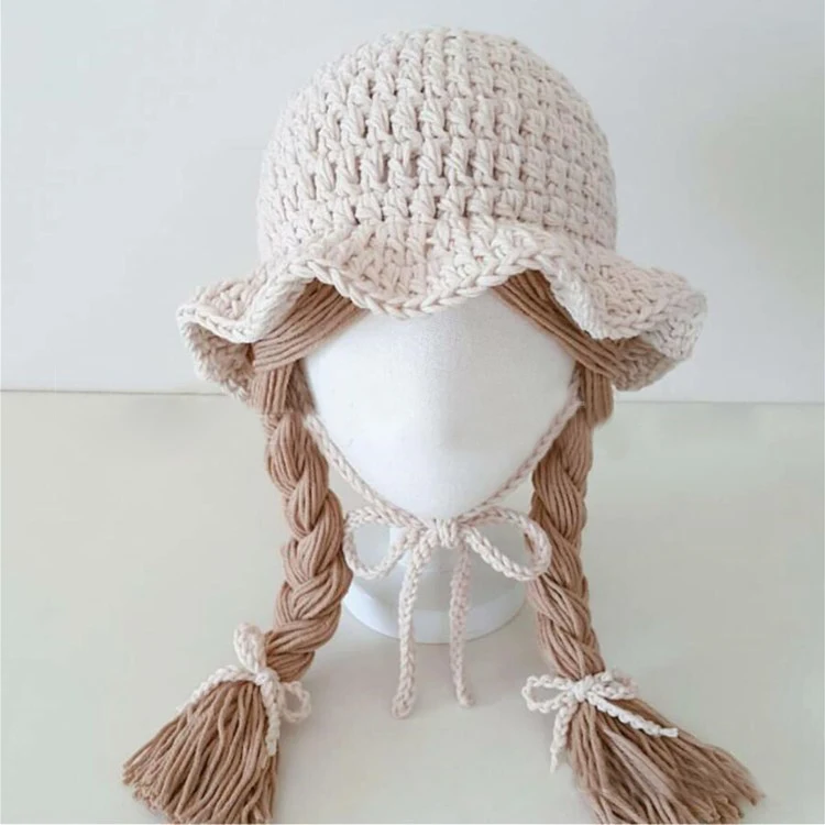 כובע צמר לילדות בשילוב צמות