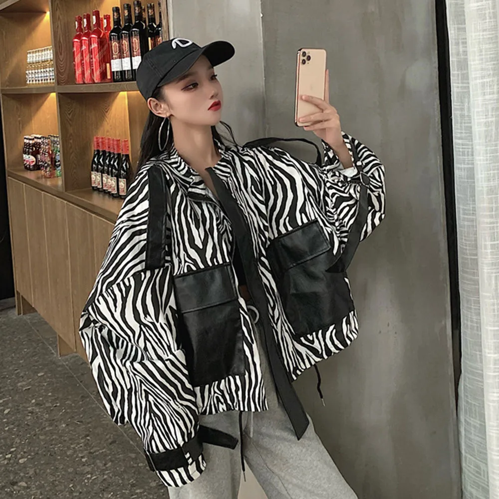 

Women Korean Loose Zebra Pattern Splicing Leather Personality Big Pocket Coat Streetwear Fashion Outerwear Autumn Leather Jacket