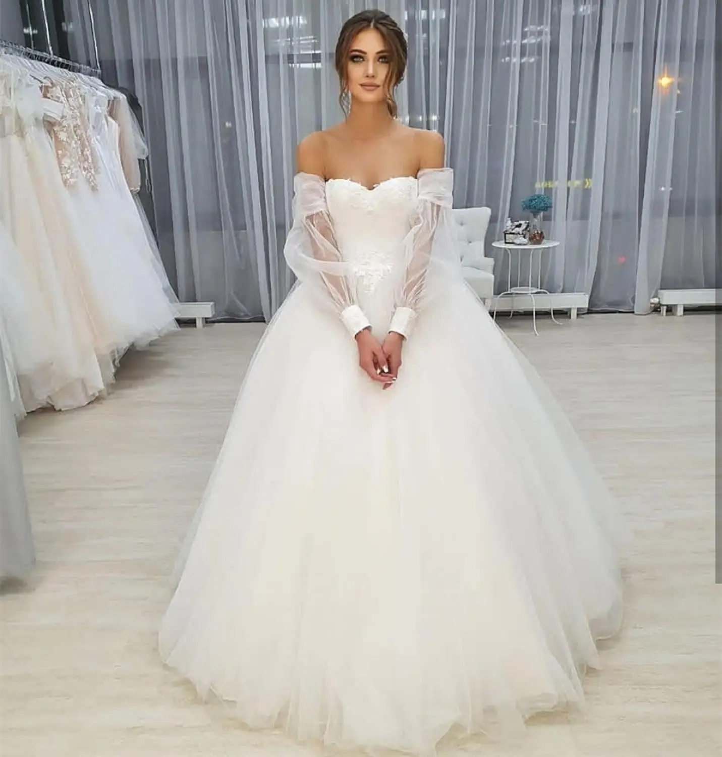 Off Shoulder Trouwjurk Bladerdeeg Mouw Lange Boothals A-lijn Kant Applicaties Witte Prinses 2021 Low Back Bruidsjurken Organza