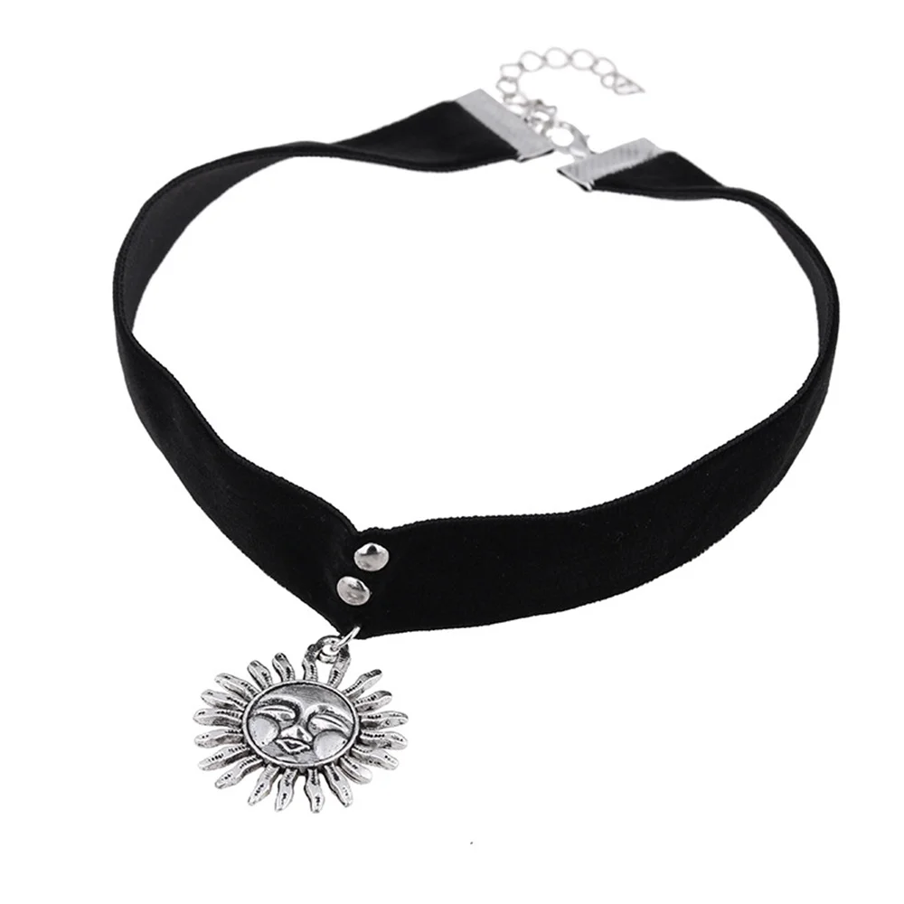 Vintage Tattoo Choker กํามะหยี่สีดําริบบิ้นโลหะ Sun & Moon จี้ Gothic Punk สไตล์สร้อยคอผู้หญิงเครื่องประดับสาว Gadgets