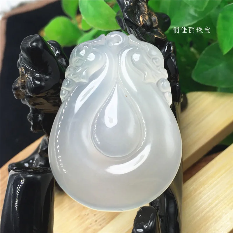 

Natural white agate handcarved money bag pendant simple retro pendant temperament jewellery fashion for women men