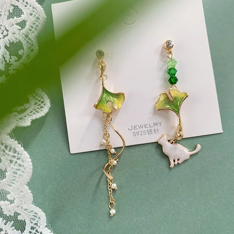 Japanese Style Asymmetric Green Ginkgo Leaf Cat Clip Earrings No Piercing for Women Long Pearl Tassel Cute Oil Drop Cat Ear Clip