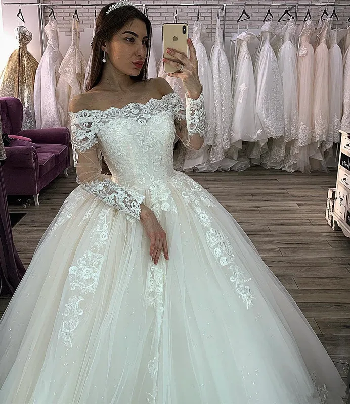 Robe de mariée modeste à manches longues, tenue de bal avec des appliques en dentelle, col bateau, avec traîne, 2021