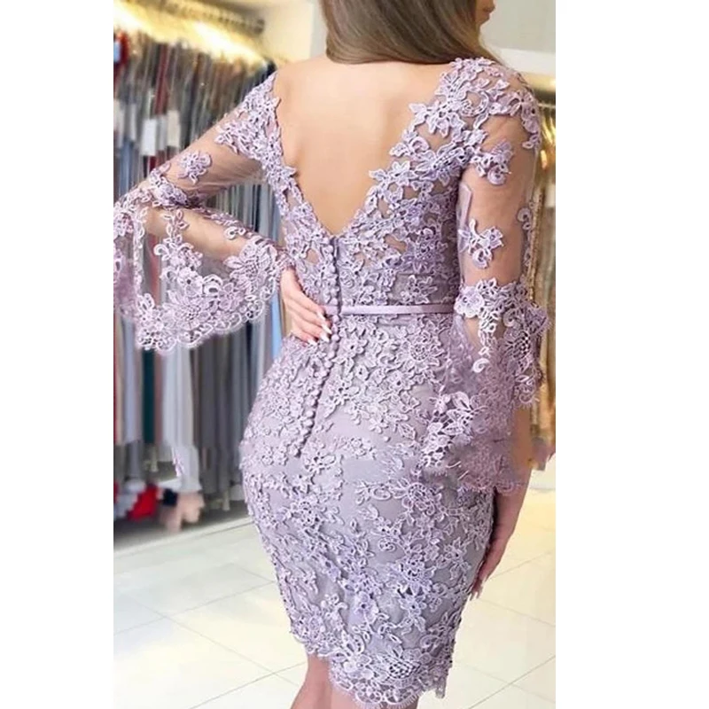 2021 Latest Charming Short Lavender Lace Applique Mother of the Bride Dresses Long Sleeve V Neckline Wedding Guest Gowns Back