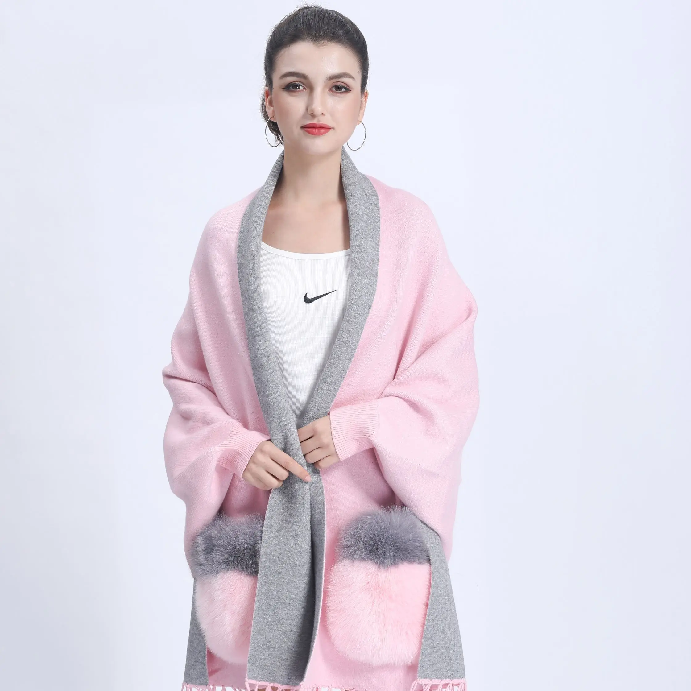 Fashionable Soft Cashmere Shawl  Poncho With Sleeves Warm Tassel Decoration Double Color Thread Cape With Fur Pockets