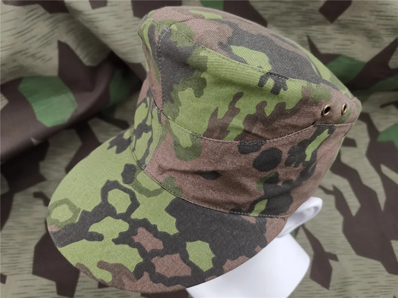 WW2 E.M.D German  .M43  hat .  Camouflage 1