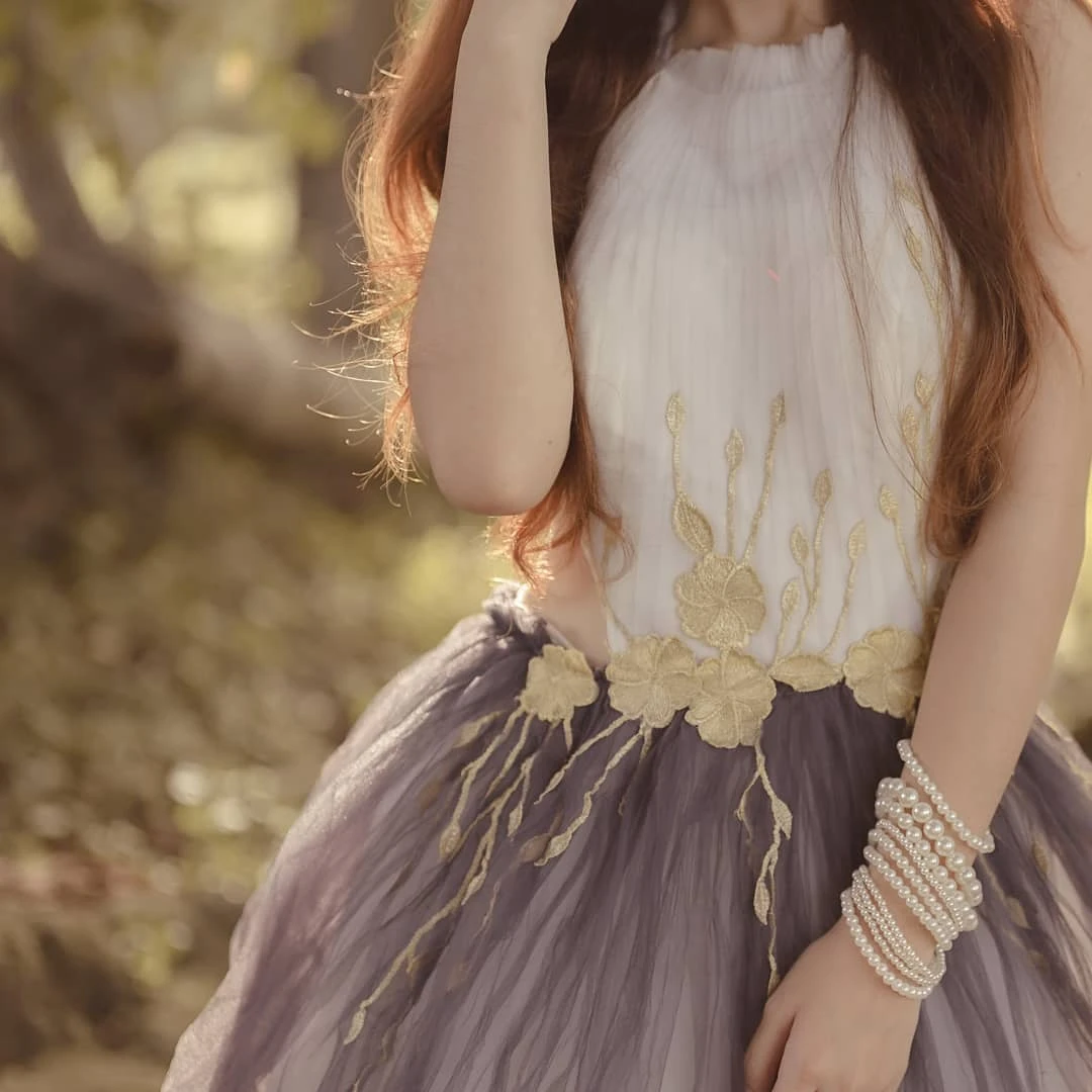 Precioso vestido de graduación con cuello Halter, Espalda descubierta, apliques en capas de tul, línea A, tren de barrido, Vintage, vestido Pegeant para Sesión de fotos, hecho a medida