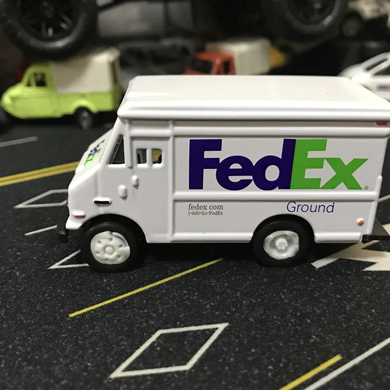 Have Flaws Diecast Alloy FedEx Car Model Collection Adult Decoration Static Display Gift Boy Toys-The wheel hub is defective