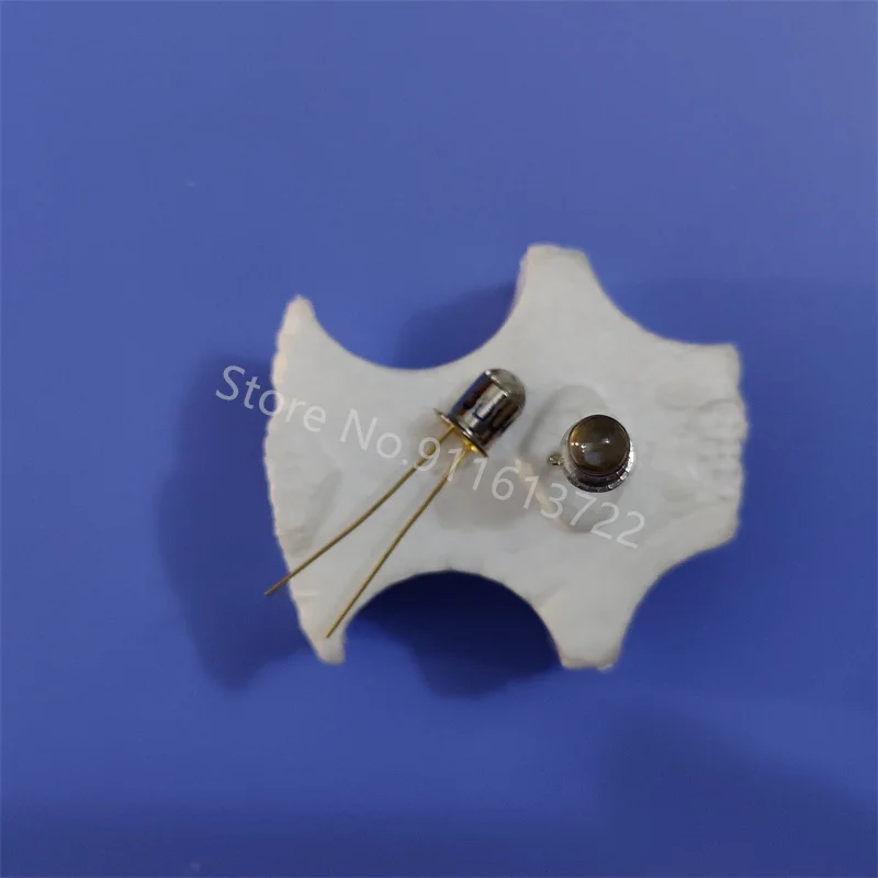 

5PCS 3DU4 light-sensitive Diode 100% New Original Silicon Photodiode Silicon Photoelectric Triode