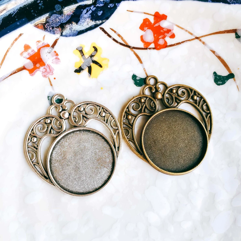 5 pz/lotto 25 millimetri Collana Del Pendente Impostazione Bronzo Antico di Colore Argento Cabochon In Bianco Forniture di Base per Monili Che Trovano T239