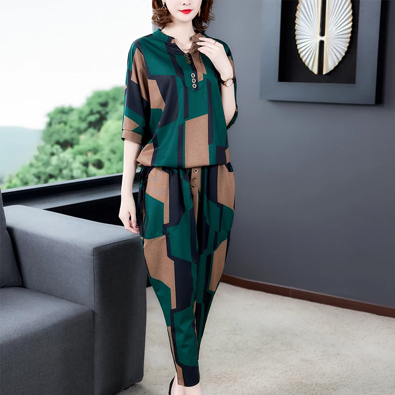 

Fashion Lady Suits Middle-aged Elderly Mothers Summer Elegant V-Neck Printed T-sSirt Tops @ Harlan Pants 2 Pcs Sets Women's Suit