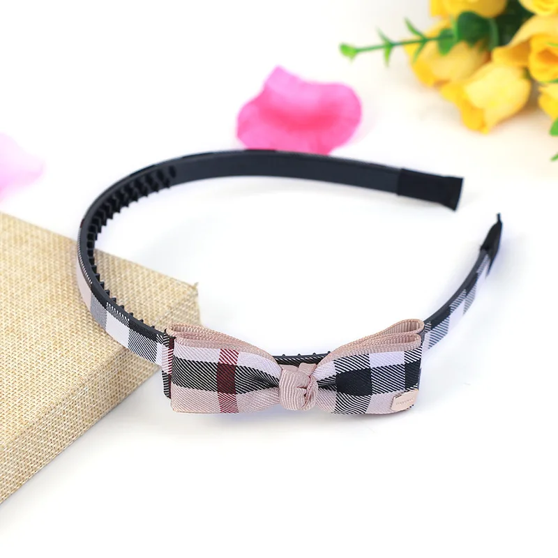 

2023 Fashion London Style Toothed Hair Hoops Girls Hair Accessories Headbands Bow Knotted Plaid Hairbands Scrunchies Hair Net