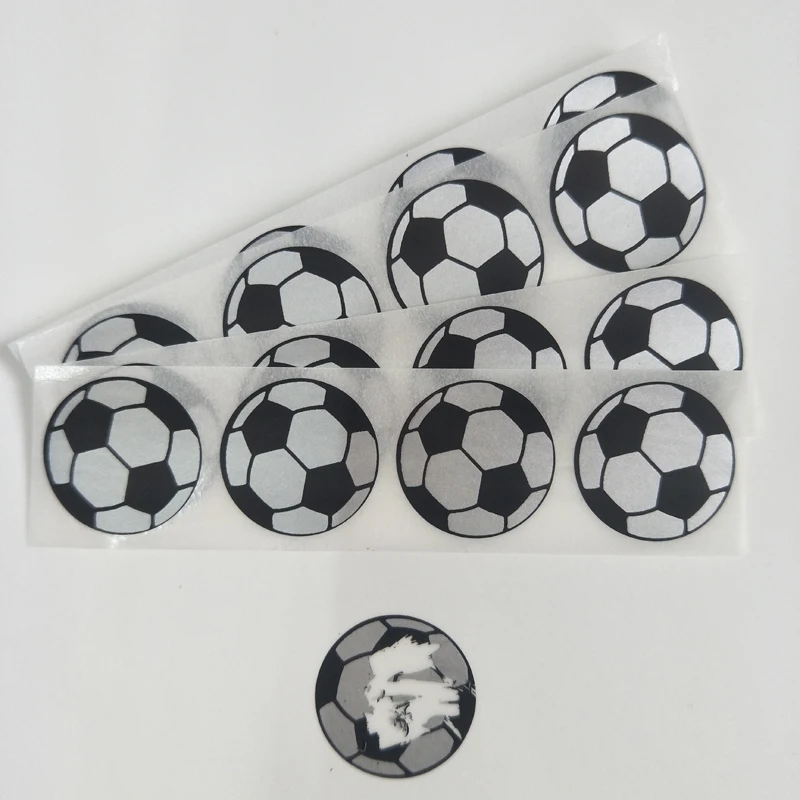 100 Stück 25 mm „1“ Zoll runde Fußballmuster-Kratzaufkleber für Werbegeschenke – Detail 1