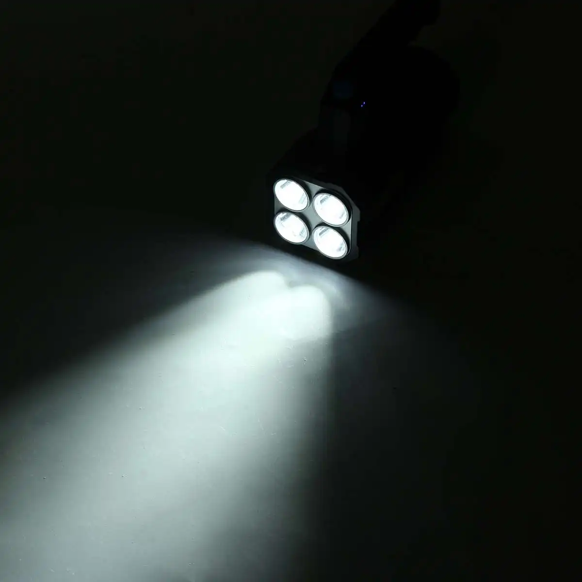 Linternas LED de mano, lámpara portátil de Camping, foco de luz fuerte, recargable por USB, batería integrada, iluminación para exteriores