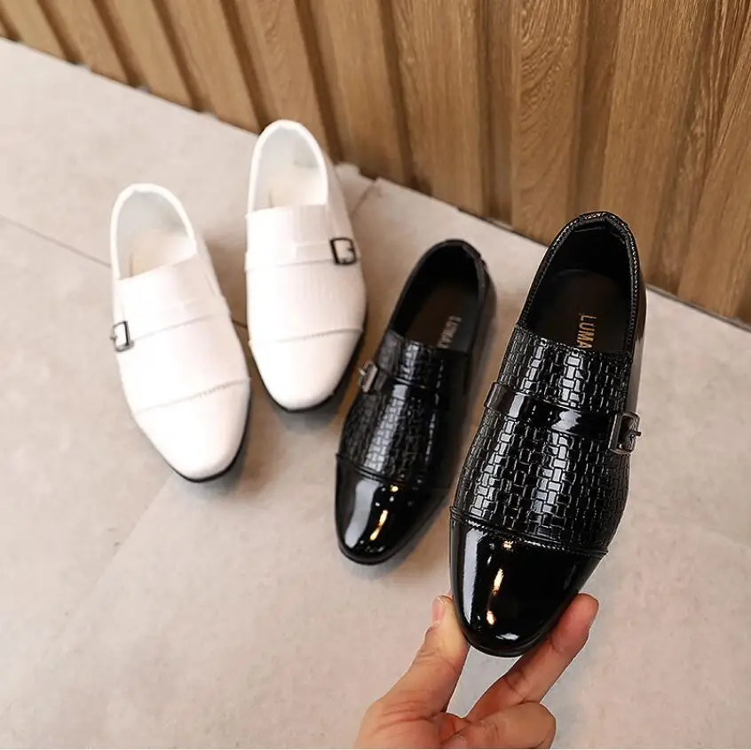 New Spring Boys leather shoes Patent leather Loafers Kids Dress Shoes Hasp Wedding Shoes Baby Boy sandals Black White Large size