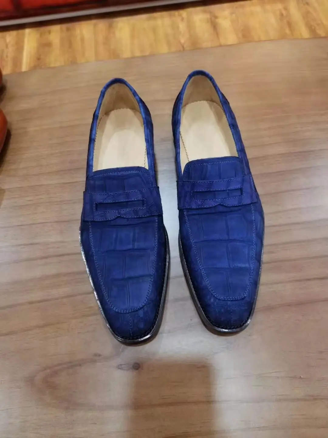 Zapatos de piel de cocodrilo auténtica para hombres, zapatillas de deporte de moda, piel de cocodrilo azul profundo, mocasines de ocio